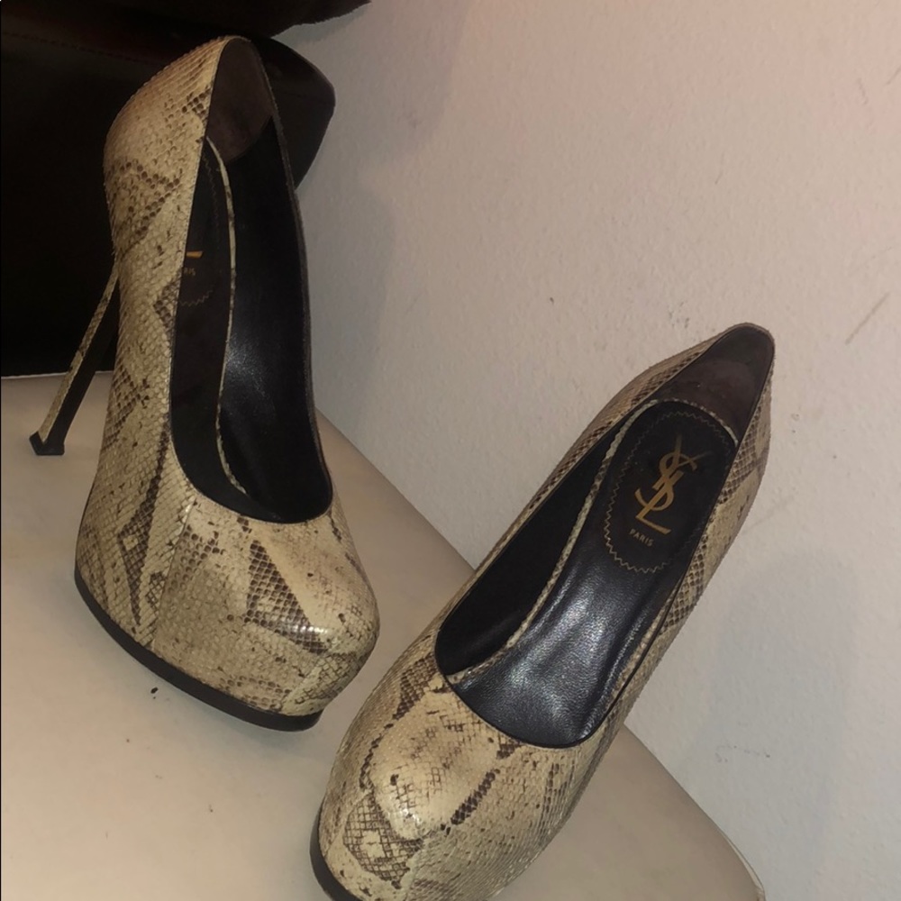 Saint Laurent TRIBTOO pumps in Beige/Black python